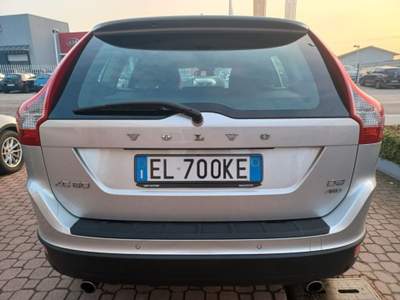 Volvo XC60 D3 AWD Geartronic Momentum Tagliandi Volvo Unicopr Argento usata Magenta