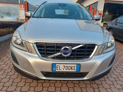 Volvo XC60 D3 AWD Geartronic Momentum Tagliandi Volvo Unicopr Argento usata Magenta