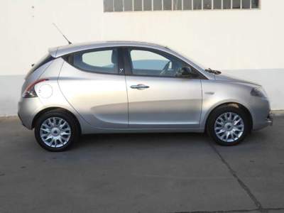 Lancia Ypsilon 1.2 69 CV 5 PT Gold neop FIN Grigio usata Carignano