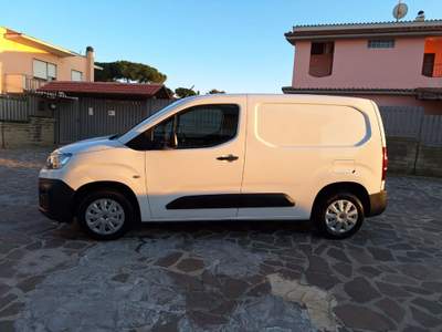 Citroen Berlingo BlueHDi 100 S&S Van M Connect Bianco usata Civitavecchia
