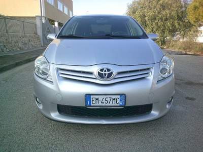 Toyota Auris 1.4 D-4D 5 porte Active Argento usata Montemesola