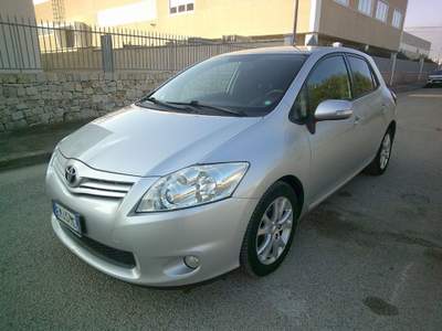 Toyota Auris 1.4 D-4D 5 porte Active Argento usata Montemesola