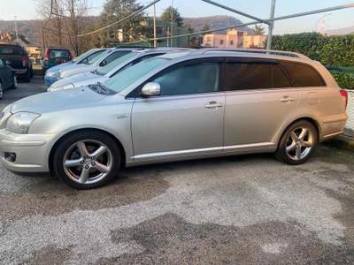 Toyota Avensis 2.2 D-Cat 16V Station Wagon Grigio usata Gussago