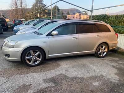 Toyota Avensis 2.2 D-Cat 16V Station Wagon Grigio usata Gussago