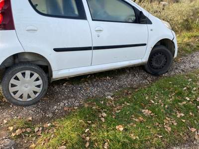 Peugeot 107 macchina di motore ottima  Bianco usata Latera