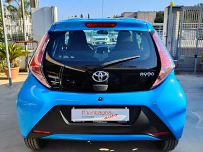 Toyota Aygo 1.0 VVT-i 69 CV 5 porte x-cool Blu/Azzurro usata Scorrano