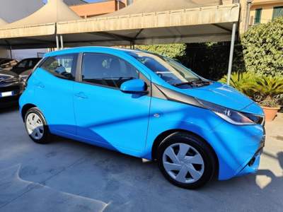 Toyota Aygo 1.0 VVT-i 69 CV 5 porte x-cool Blu/Azzurro usata Scorrano