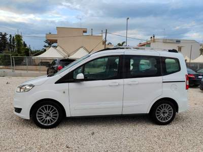 Ford Tourneo Courier 1.5 TDCI 75 CV Bianco usata Scorrano