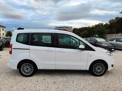 Ford Tourneo Courier 1.5 TDCI 75 CV Bianco usata Scorrano