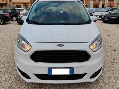 Ford Tourneo Courier 1.5 TDCI 75 CV Bianco usata Scorrano