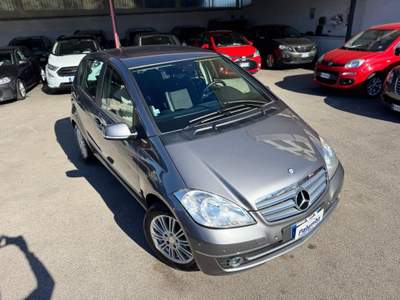 Mercedes-Benz Classe A AUTOMATIC Elegance PARI AL NUOVO Grigio usata Qualiano