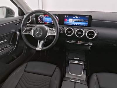 Mercedes-Benz Classe A Automatic Progressive Advanced Nero usata Magenta