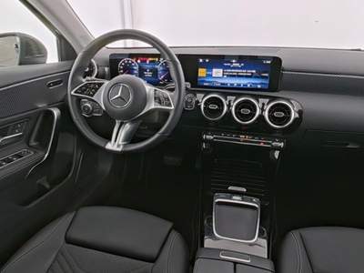 Mercedes-Benz Classe A Automatic Progressive Advanced Nero usata Magenta