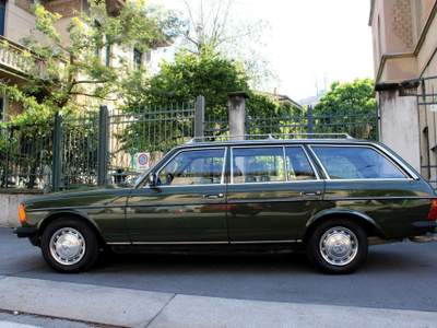 Mercedes-Benz 230 TE W123 Verde usata MILANO