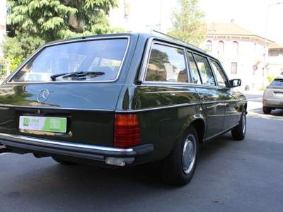 Mercedes-Benz 230 TE W123 Verde usata MILANO