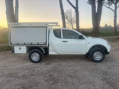 Mitsubishi L200 2.5 DI-D/136CV Club Cab Invite DPF Bianco usata Bracciano
