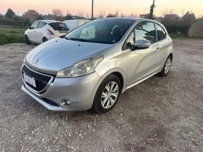 Peugeot 208 1.2 VTi 82 CV 3 porte Active Argento usata Bracciano