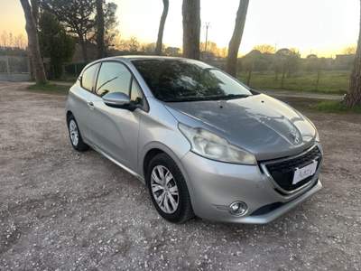 Peugeot 208 1.2 VTi 82 CV 3 porte Active Argento usata Bracciano