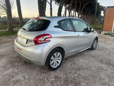 Peugeot 208 1.2 VTi 82 CV 3 porte Active Argento usata Bracciano