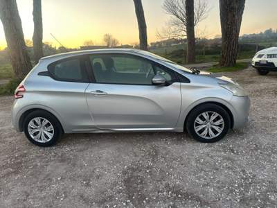 Peugeot 208 1.2 VTi 82 CV 3 porte Active Argento usata Bracciano