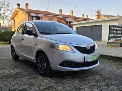 Lancia Ypsilon 1.2 69 CV Gold Argento usata Cava Manara