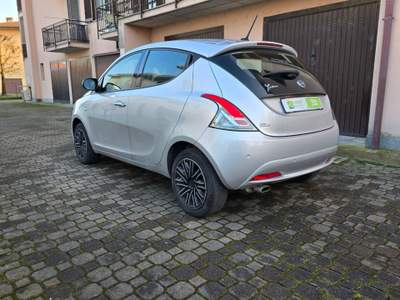 Lancia Ypsilon 1.2 69 CV Gold Argento usata Cava Manara