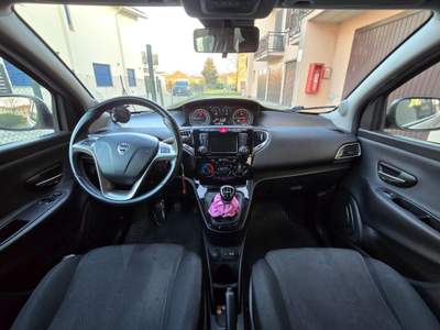Lancia Ypsilon 1.2 69 CV Gold Argento usata Cava Manara