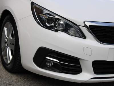 Peugeot 308 BlueHDi 100 S&S SW Active Bianco usata Sanremo