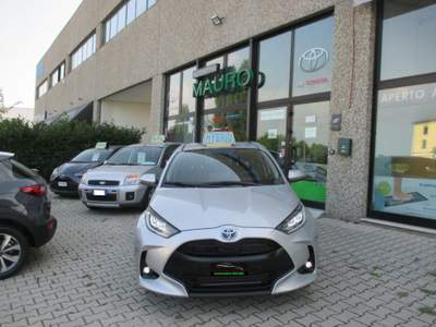 Toyota Yaris 1.5 Hybrid 5 porte Trend - NEOPATENTATI Argento usata San Giorgio di Piano