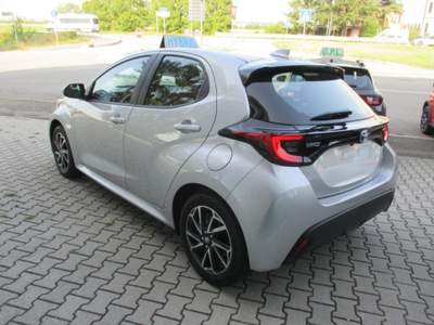 Toyota Yaris 1.5 Hybrid 5 porte Trend - NEOPATENTATI Argento usata San Giorgio di Piano