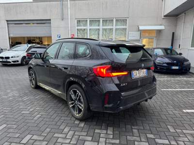 BMW iX1 eDrive 20 Msport Nero usata Magenta