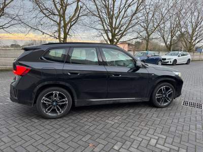 BMW iX1 eDrive 20 Msport Nero usata Magenta