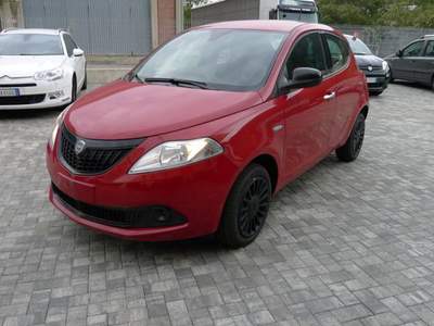 Lancia Ypsilon 1.0 FireFly 5 porte S&S Hybrid Silver Rosso usata COMO