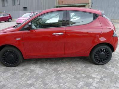 Lancia Ypsilon 1.0 FireFly 5 porte S&S Hybrid Silver Rosso usata COMO