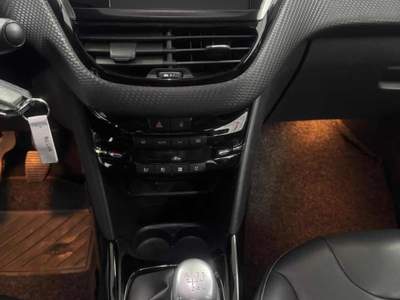 Peugeot 2008 1° serie BlueHDi 120 S&S Allure Bianco usata Gerenzano