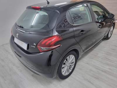 Peugeot 208 PureTech 82 5 porte 80.000KM Nero usata Gerenzano
