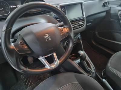 Peugeot 208 PureTech 82 5 porte 80.000KM Nero usata Gerenzano