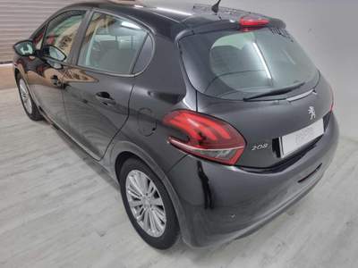 Peugeot 208 PureTech 82 5 porte 80.000KM Nero usata Gerenzano