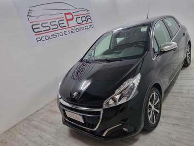 Peugeot 208 PureTech 82 5 porte Allure Nero usata Gerenzano
