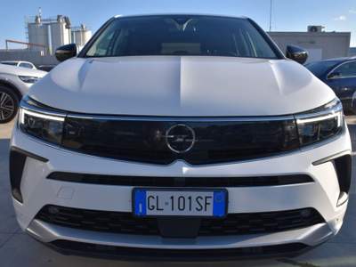 Opel Grandland 1.5 diesel Ecotec aut. Business Elegance *Navi* Bianco usata San Vito dei Normanni