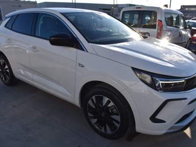 Opel Grandland 1.5 diesel Ecotec aut. Business Elegance *Navi* Bianco usata San Vito dei Normanni