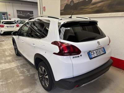 Peugeot 2008 1° serie PureTech 82 Allure Bianco usata Montano Lucino