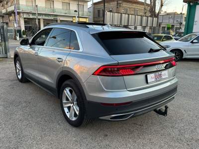 Audi Q8 50 TDI 286CV IVA AUTO 4X4 TETTO PELLE RADAR C20" Argento usata Pescara
