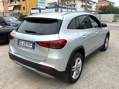 Mercedes-Benz GLA d SPORT AUTO NAVI KAMERA CLIMA LED BOOK SERVICE Argento usata Pescara