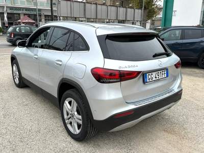 Mercedes-Benz GLA d SPORT AUTO NAVI KAMERA CLIMA LED BOOK SERVICE Argento usata Pescara