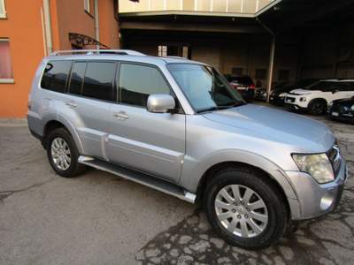 Mitsubishi Pajero 3.2 DI-D Instyle auto 5p * 341.000 KM REALI * Argento usata Lecco