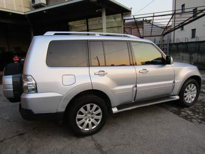 Mitsubishi Pajero 3.2 DI-D Instyle auto 5p * 341.000 KM REALI * Argento usata Lecco