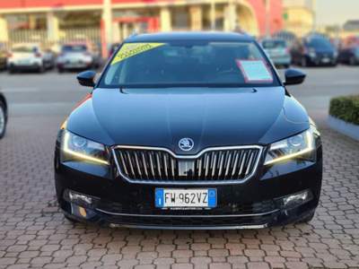 Skoda Superb 1.6 TDI DSG Wagon Executive (Iva esposta) Nero usata Magenta