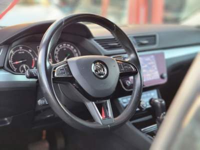 Skoda Superb 1.6 TDI DSG Wagon Executive (Iva esposta) Nero usata Magenta
