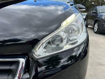 Peugeot 208 1.6 e-HDi 92 CV S&S Nero usata Caltagirone